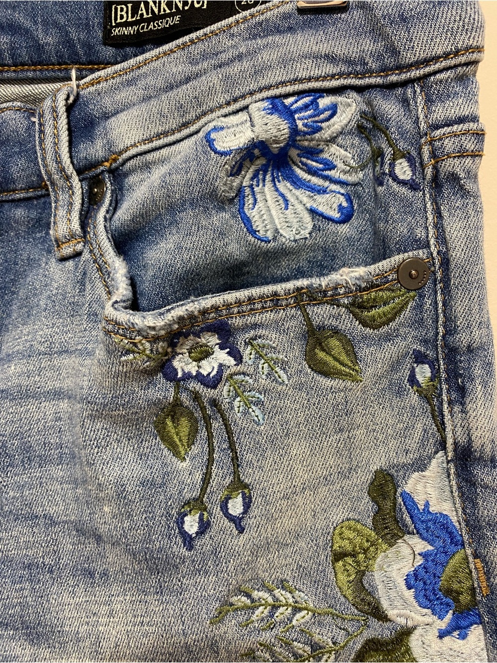 Blank NYC Floral Embroidered Skinny Jeans Boho Beachy Cottage Size 28 - Picture 8 of 15